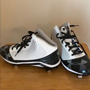 Baseball cleats under amour size 11.5